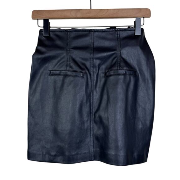 BLANKNYC NWT 25 Black Faux Leather Belted Zip Hook Eye Clasp Mini Skirt Pockets - Picture 2 of 7